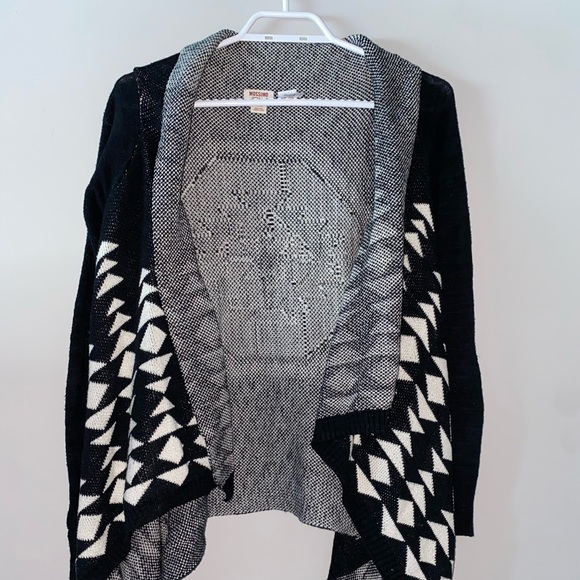 sweater - Picture 1 of 2